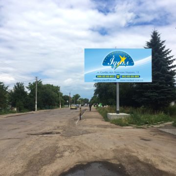 04 – Траса Львів-Ужгород, 500м від вокзалу, поряд з автобусною зупинкою та заправкою ОККО, сторона А