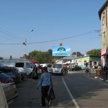 17 – Центр міста центральний ринок (на Ужгород), автобусна зупинка, сторона А